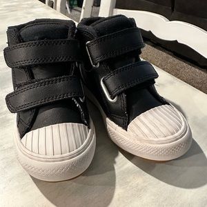 Chuck Taylor All Star Berkshire Boot Easy-On Leather
TODDLER HIGH TOP SHOE